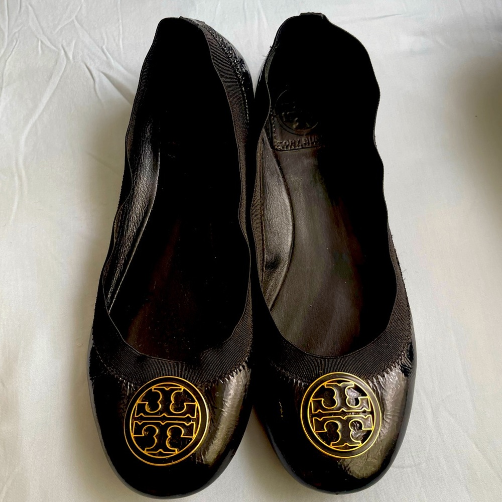 Tory Burch Caroline Patent Leather Caroline Ballet Flats in Black
